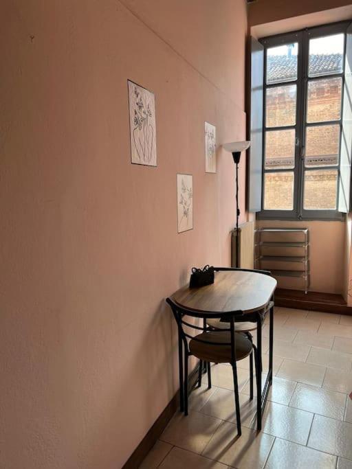 Minimal Studio Con Travi A Vista Piacenza Luaran gambar